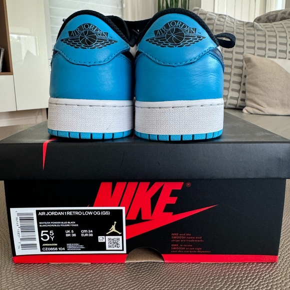 Air Jordan 1 Retro Low OG (GS) youth 5.5 white power blue black - Picture 2 of 12